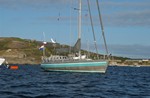Ten anker in de haven van Alderney